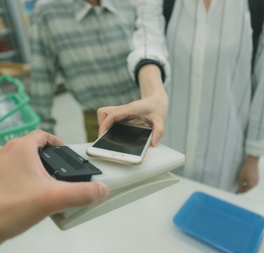 キャッシュレス決済で増税対策！来月からのポイント還元政策を再確認