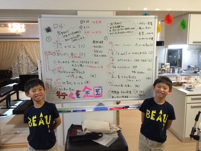 小学4年生のころ、ピアノコンクールで全国決勝に進むための練習計画を書いたホワイトボード