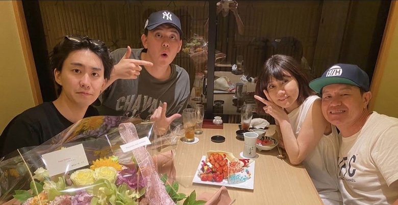 家族4人そろって食事に行くことも多いそう