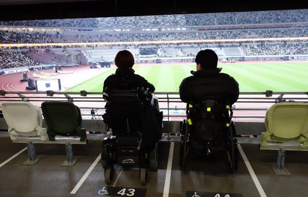 視界良好！前の観客に遮られず観戦できる新国立競技場の車いす席