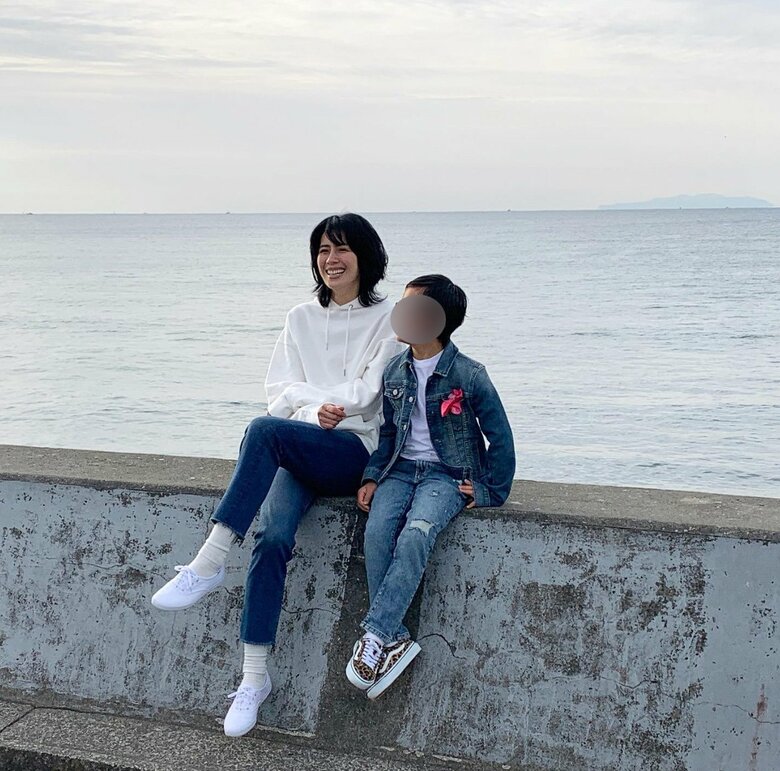 息子さんと海に