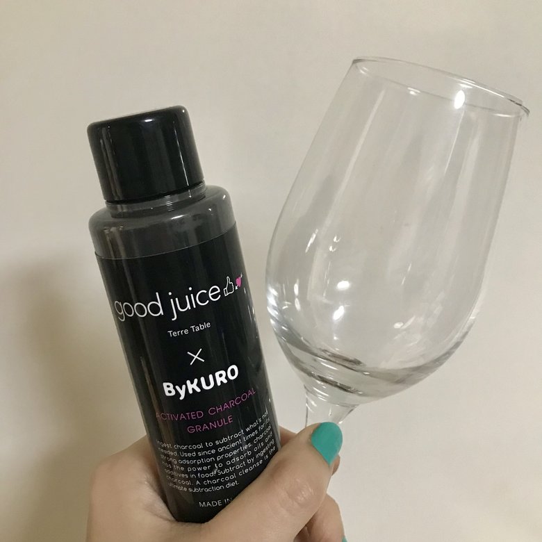 バイクロ チャコールダイエット 顆粒G
50g　￥4800（税抜）フォーヴィスム　www.bykuro.com
※1日1～2gを目安に、飲み物などに混ぜて摂取します。