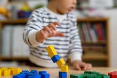 「怒ると物に当たる子供の心理」年齢別・ベストな親の対応