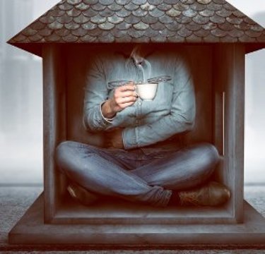 子供じゃないんだから… 妻が遊びに出かけるとイライラし始める夫に潜むモラハラの影