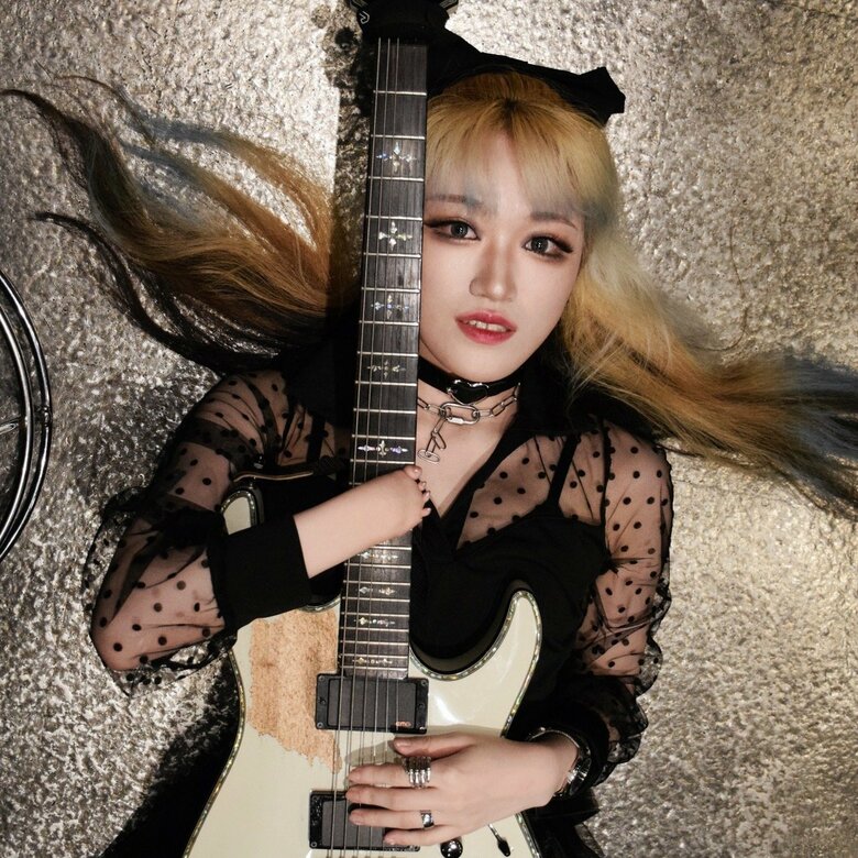 右は手首から上がなく、小さな指がついている状態