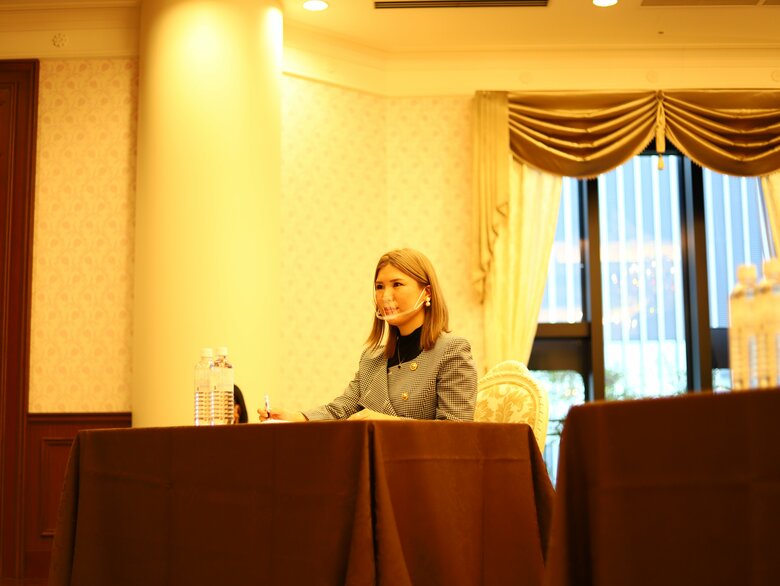 審査中の臼井さん