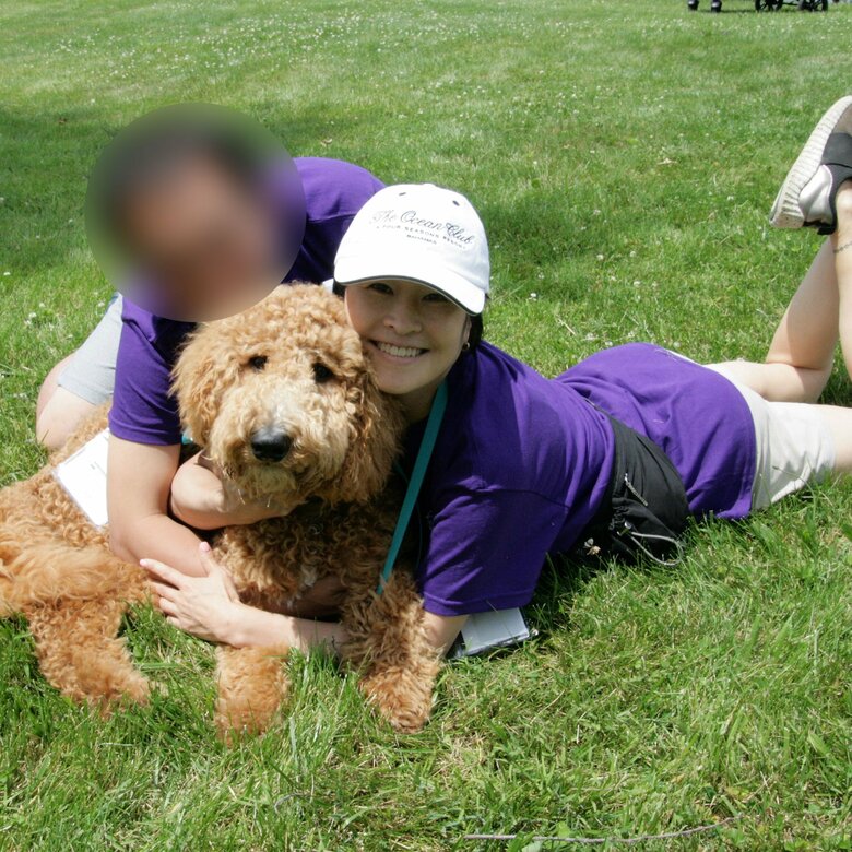 52歳で妊娠がわかり休日に夫婦と愛犬で公園でくつろいでいるとき