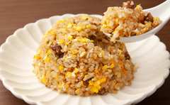 「冷凍炒飯にちょいたし」絶品になる食材とは!? 検証結果に納得の声