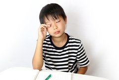 「勉強を見る時間がない」共働きの悩み「眠い目をこすりながら」