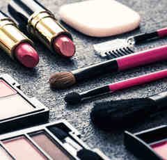 西内まりやさんのポイントは顎チーク!?「乗せた瞬間、顔全体のイメージが変わる！」