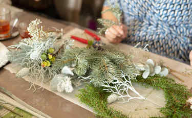 本音だけでは角が立つときの賢い“自分の偽り方”