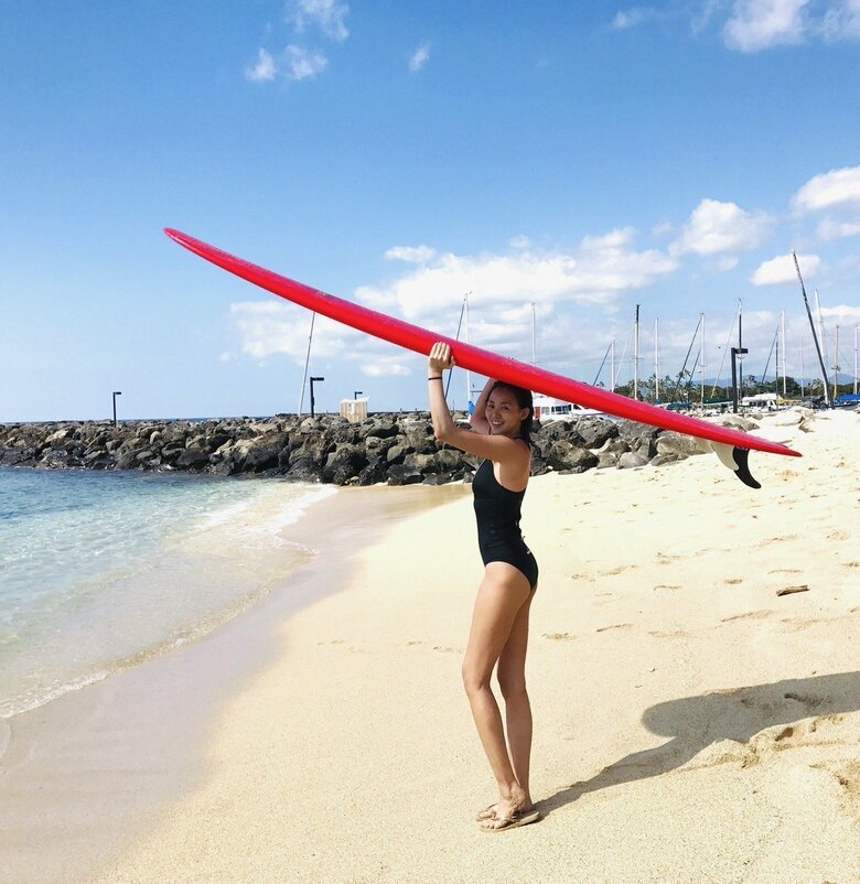 ハワイでは朝からサーフィンを楽しむことも多かったというSHIHOさん