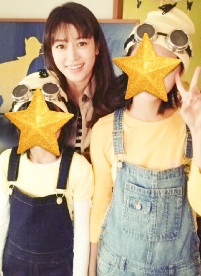 ハロウィンの仮装をした長女、次女と（2015年）