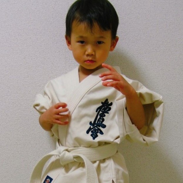 3歳のころのゆたぼんさん。あどけないながらも真剣な表情