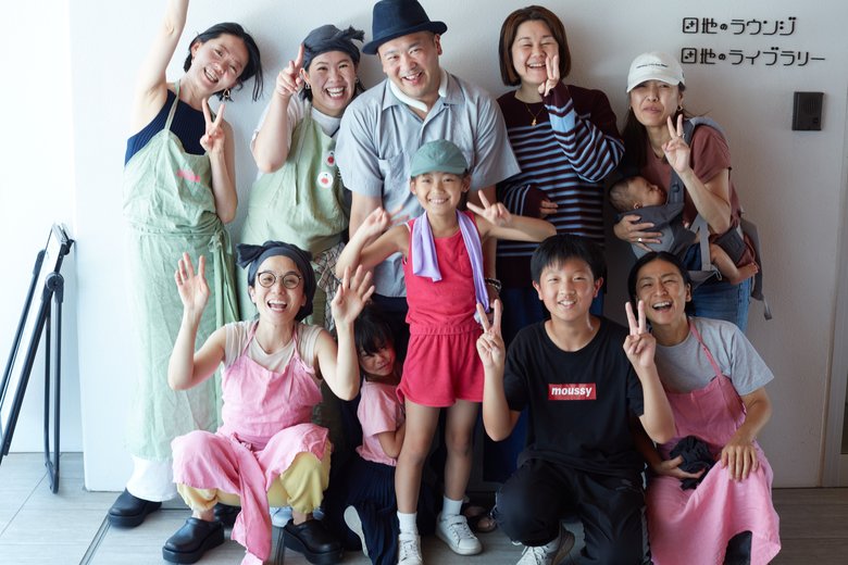 「 こども食堂レインボー」のスタッフ集合写真