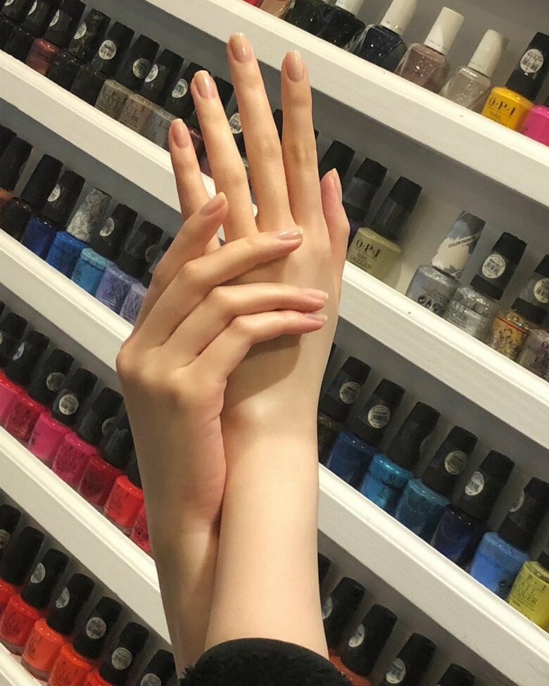 美しい手指と繊細な表現力を武器に、ニューヨークでも様々な仕事を掴んできました