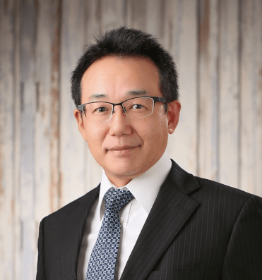 株式会社タニタ経営本部社長補佐／合同会社あすある代表社員。自動車メーカー勤務を経て2003年株式会社タニタに入社し、法務、人事、総務を経験。16年に社長より、社員の個人事業主化である「日本活性化プロジェクト」の構想を投げ掛けられる。社長補佐としてプロジェクト推進に携わり、同年自身も活性化メンバーとなるべく退職、現在に至る。