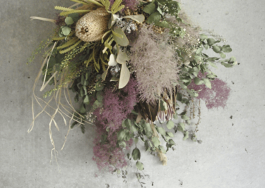 話題の壁掛け植物・スワッグ「お世話がまったく必要ない」と働くママに大人気！