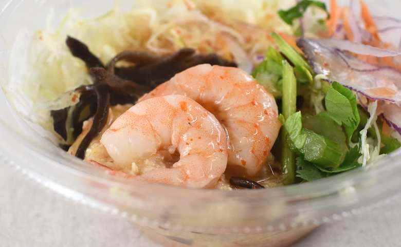 セブンイレブンの人気メニュー「タイ風ピリ辛春雨サラダ（パクチー入り）」の実物画像