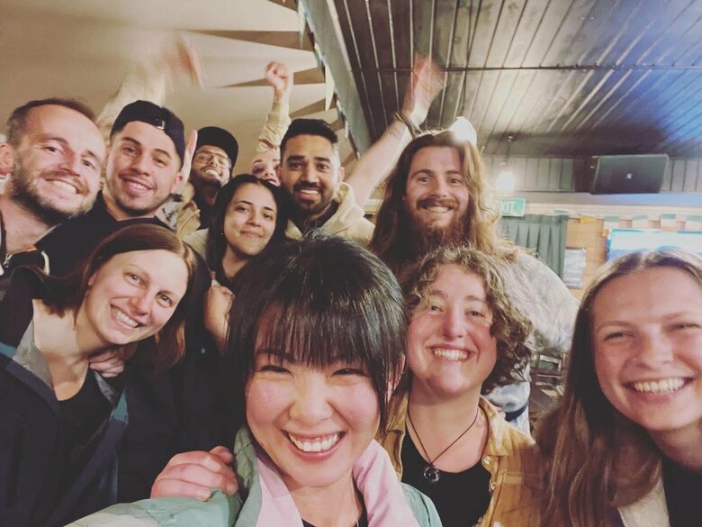 ニュージーランドで出会った仲間と一緒に（写真中央が福田さん）