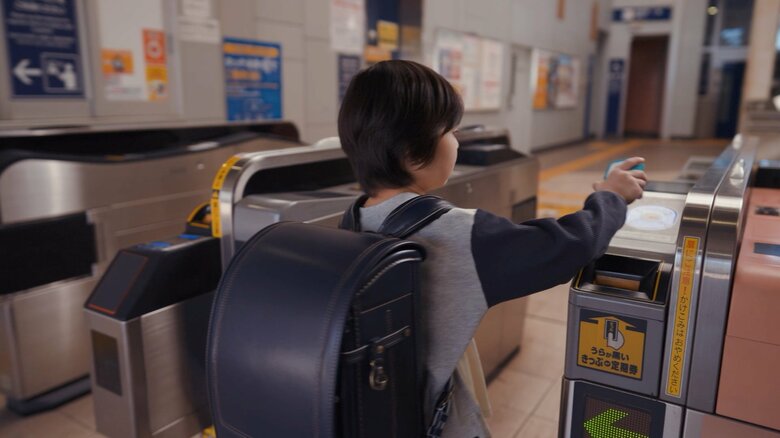 子どもが改札を通過したり、バスを利用したりした際に通知が届き、残金も確認できる