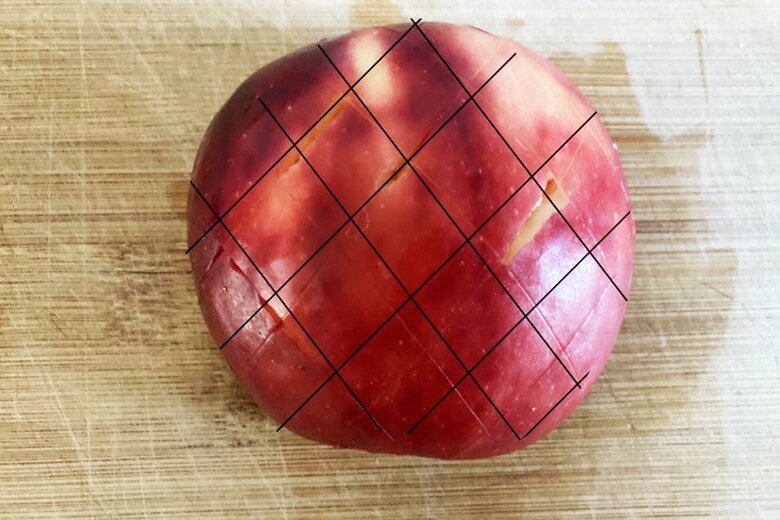 【作り方4】皮面に格子状に切り込みを入れる