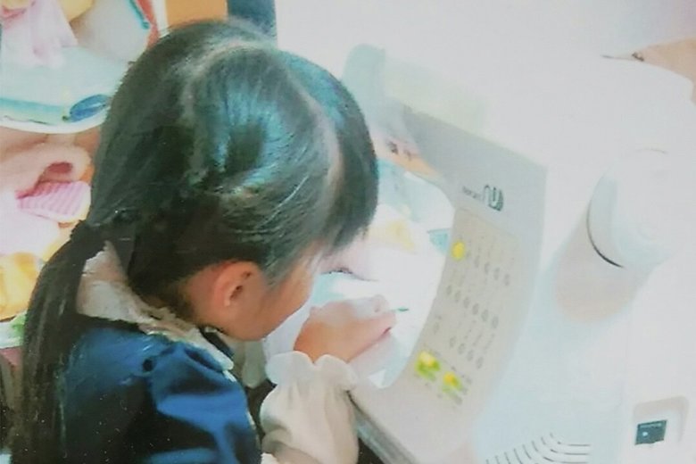 年長のとき、初めてミシンを触った奏さん