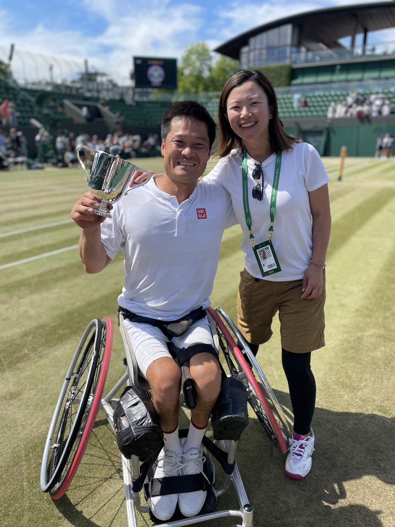 ウィンブルドン優勝！晴れやかな夫婦ショット