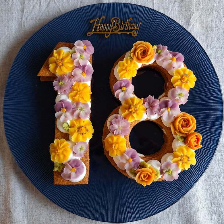 息子さんのために作った18歳のバースデーケーキ