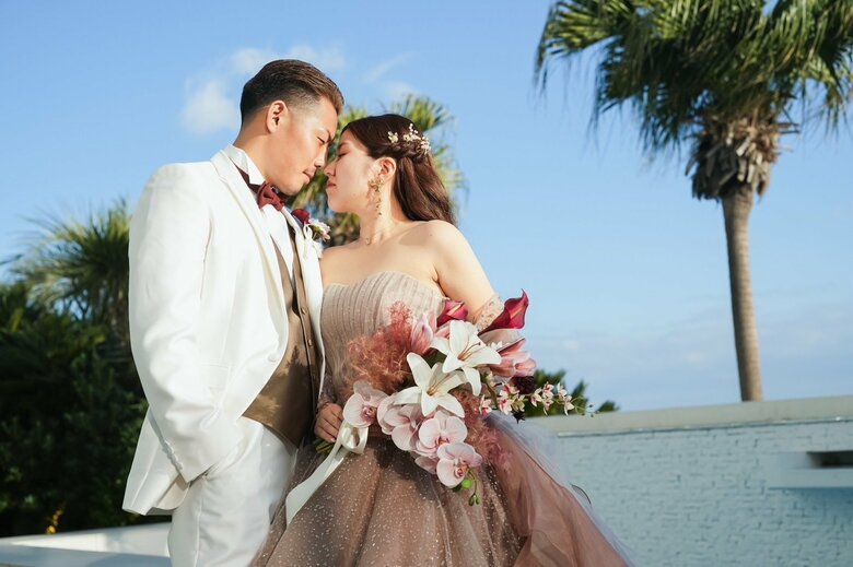 見つめ合う鈴木さん夫妻