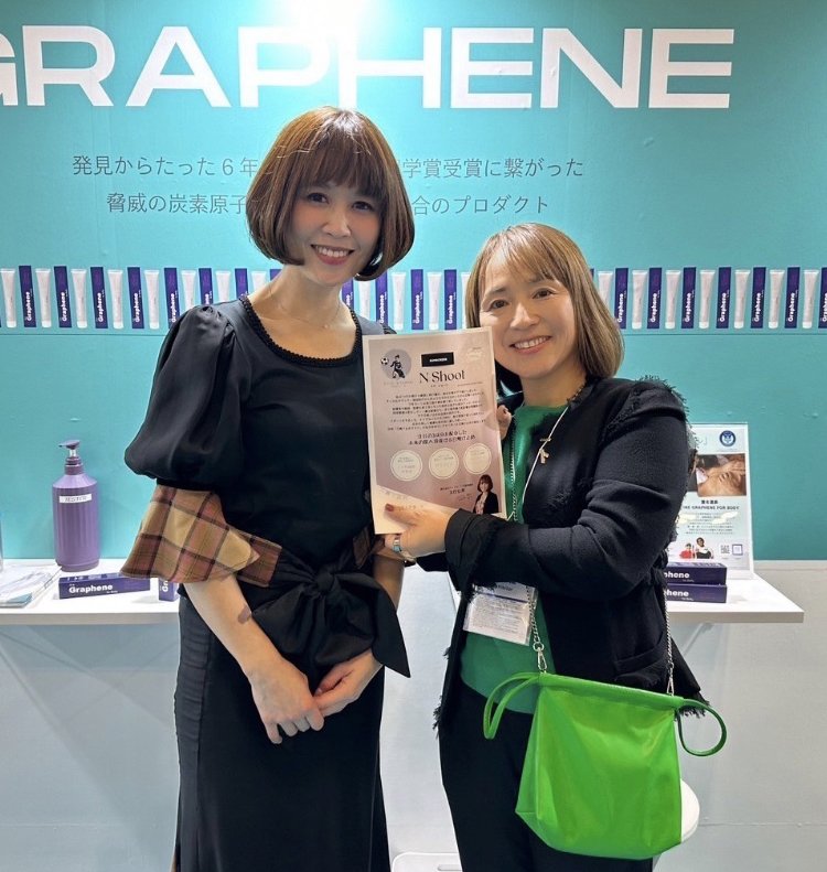 起業につながる運命の出会いとなった女性とのツーショット