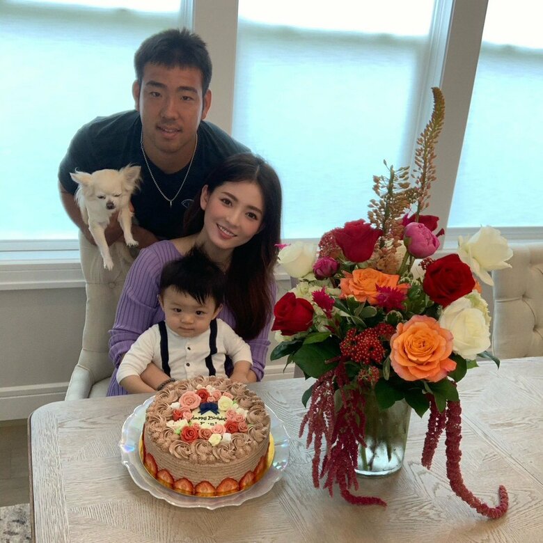 ケーキやお花もゴージャス！瑠美さんの誕生日を家族でお祝い