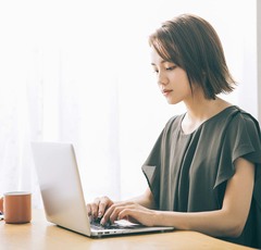 在宅でもできる「添削代行」ですきま時間を生かした副業を