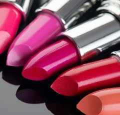 リップ系テスターを直接、唇に塗っている人はやっぱり気持ち悪い？