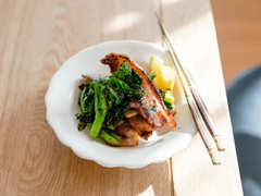 春の準備をしながら、豚肉と菜の花のレモン炒め