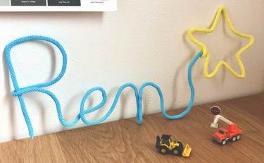 バイカラーのウールレターの作り方！お名前とモチーフがかわいいフォトアイテム