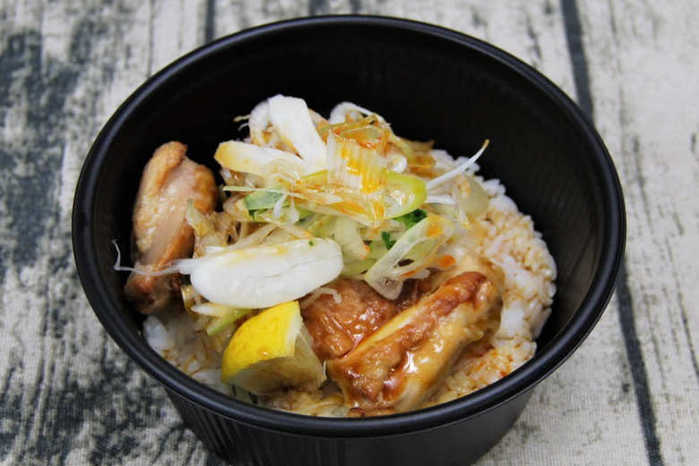 人気商品ローソン「ネギざんまいの焼鳥弁当」の実物画像03