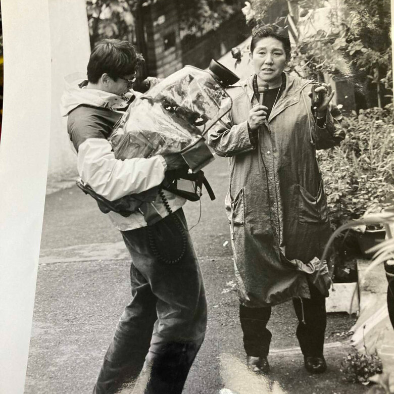 リポーター時代、事件現場の中継にて