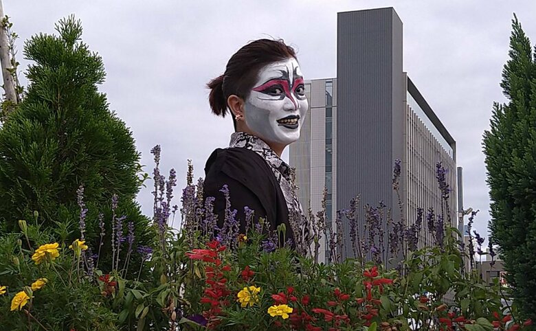 白塗りメイクは身バレ防止とデーモン閣下へのリスペクトから