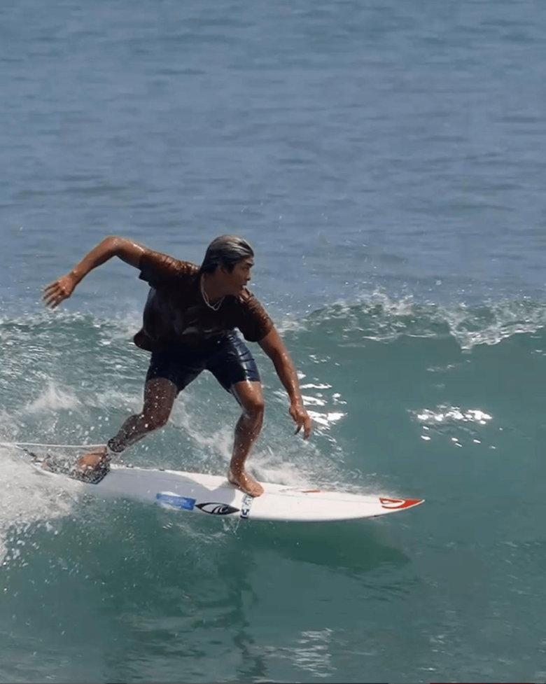 子どものころは大きな波が苦手で何度もチャレンジして克服したとか