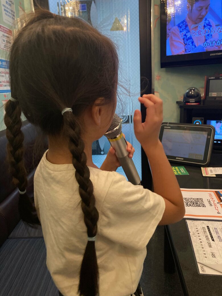 9月には初めて母子でカラオケに「おはなと一緒にケツメイシの『友よ』（クレヨンしんちゃんの映画主題歌）を歌いました！」