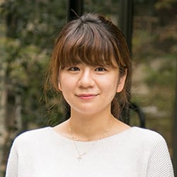 広告代理店、ディベロッパーを経て、2016年からエンファクトリーにジョイン。オウンドメディアの運営や専門家コンテンツ制作に携わる。エンファクトリー入社2年目から複業を始め、自ら「越境」の効果メリットを体感し、2020年1月より「副業特区」「Teamlancerエンタープライズ」「複業留学」のセールス・マーケティングを担当。