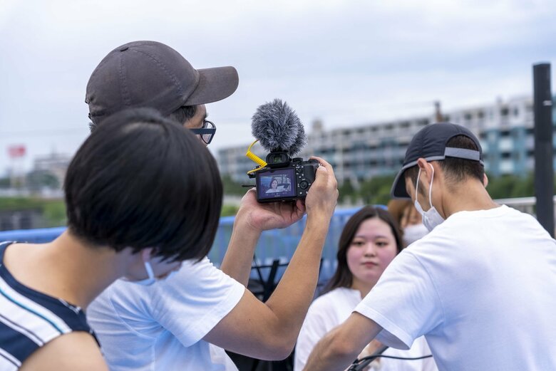 映画『注文に時間がかかるカフェ -僕たちの挑戦-』の撮影現場