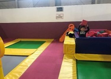 外遊びがつらい真冬に！トランポランドで親子一緒に汗をかこう♪