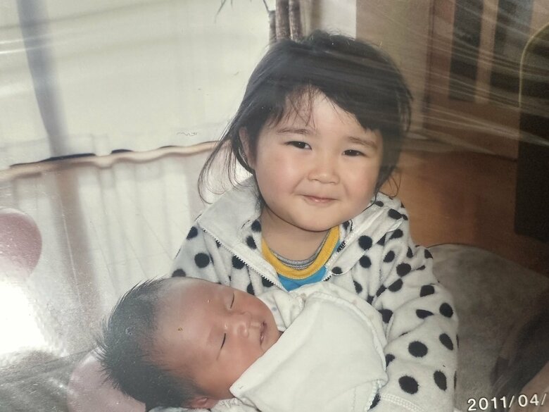 生まれたばかりのゆいなさんと、3歳年上の姉・ここなさん