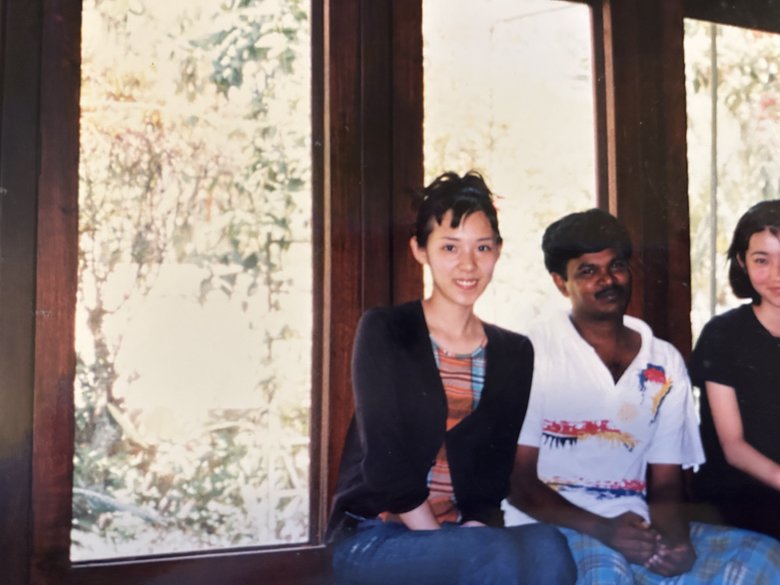 海外を旅していたころの高橋さん。いろいろな国の人たちとコミュニケーションを楽しんだ