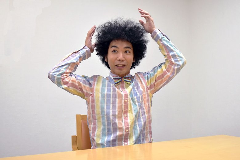 「入道雲をイメージしています」というトレードマークのパーマヘア