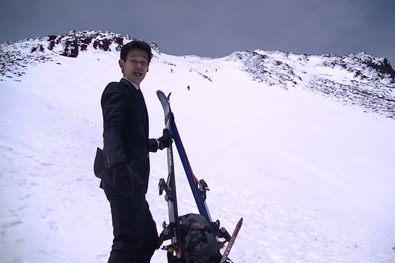 富士山の山頂から山スキー