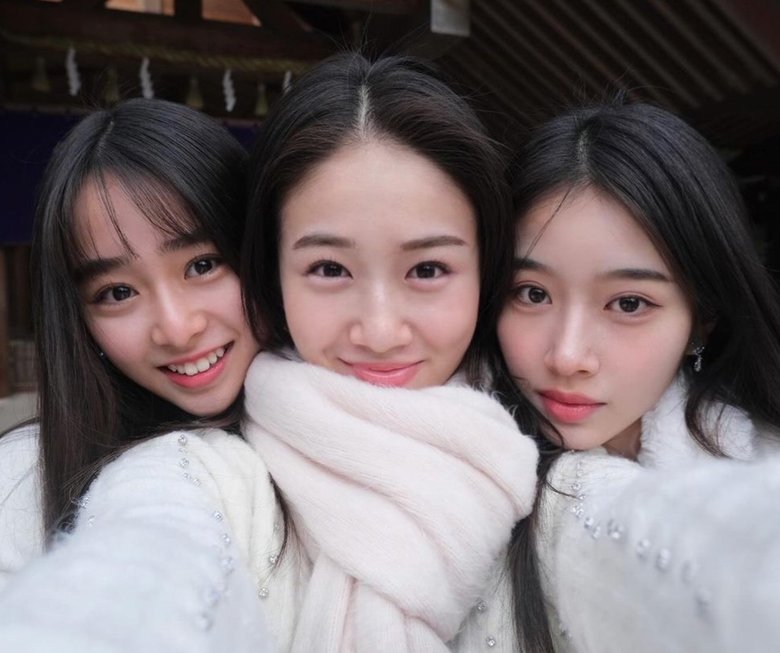 美人すぎる3姉妹ショット（写真右が天翔天音さん）