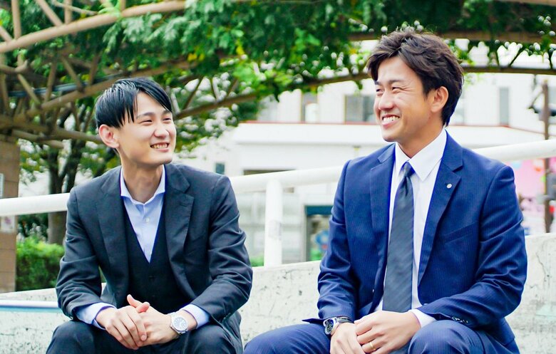 右が高橋さん。左は同じく横須賀市職員で一般社団法人KAKEHASHI共同代表の山中靖さん